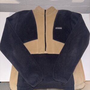 Columbia Women’s Black and Tan Zip-Up Sweater
